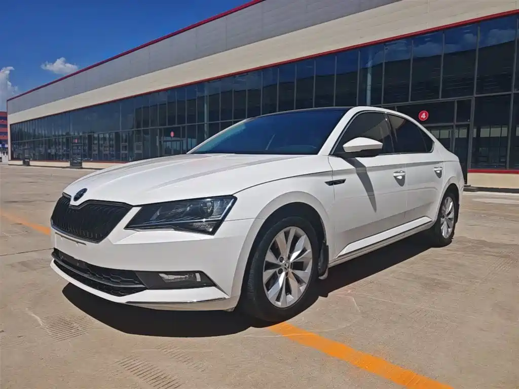 Skoda Superb 2017 — фото 1