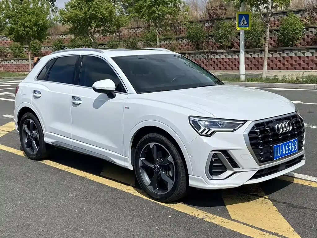 Audi Q3 2022 — фото 2