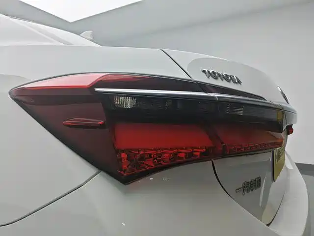 Toyota Corolla 2017 — фото 19