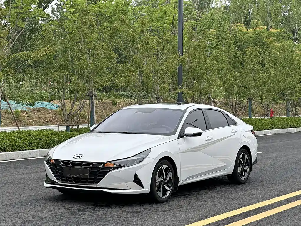 Hyundai Elantra 2022