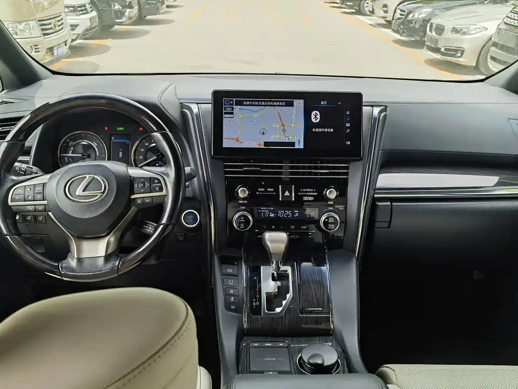 Lexus LM 2021