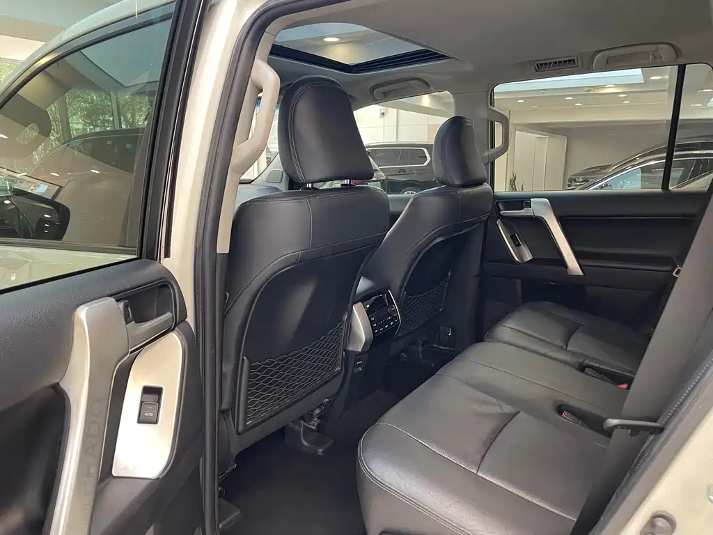 Toyota Prado 2019 — фото 12