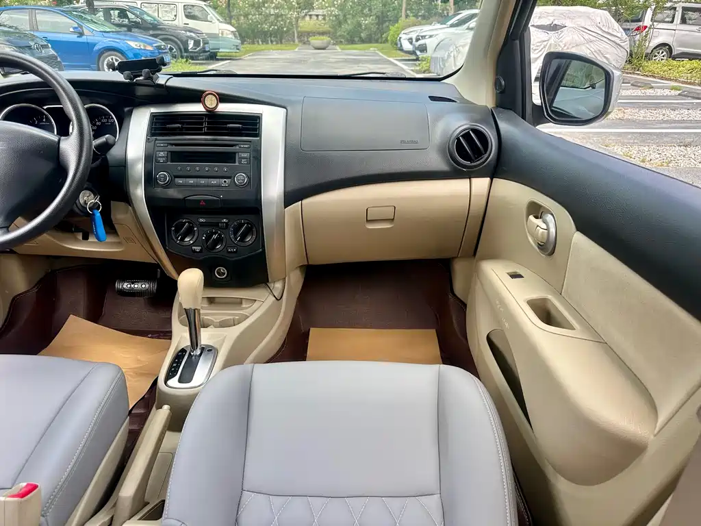 Nissan Livina 2018 — фото 10