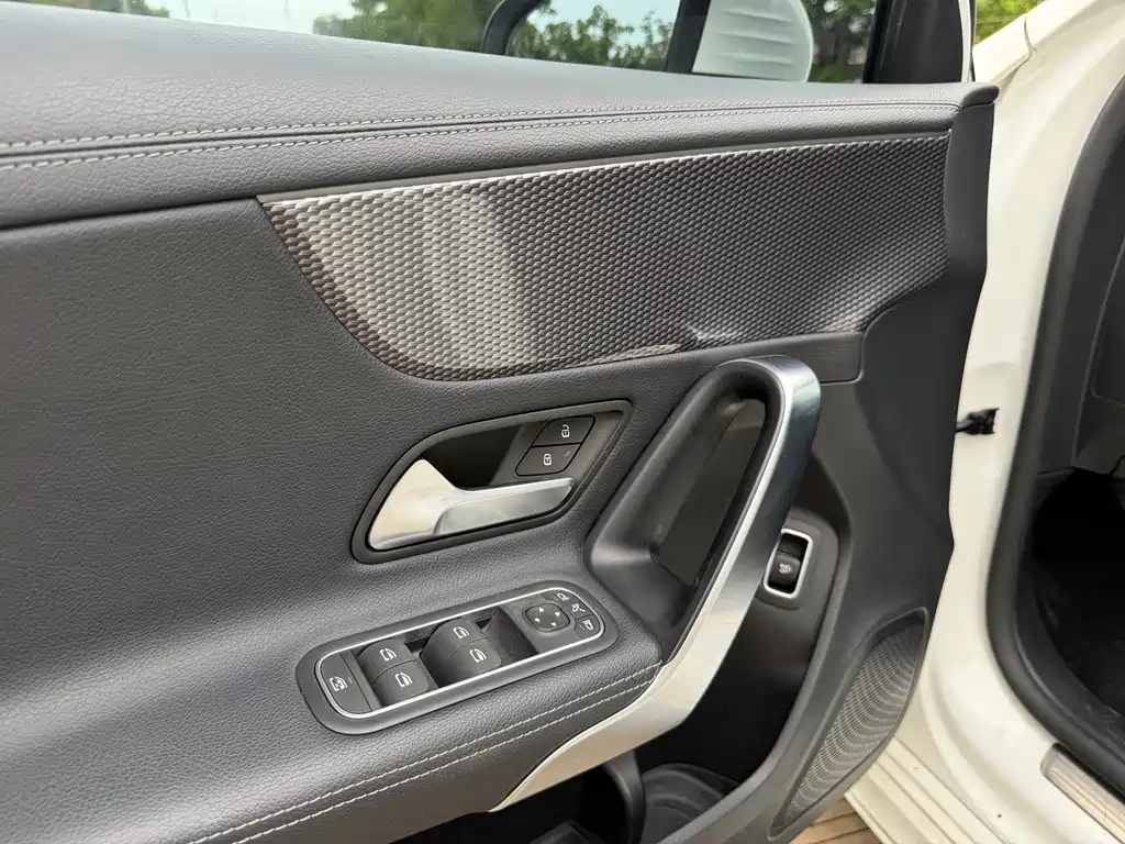 Mercedes-Benz A-Class 2022 — фото 7