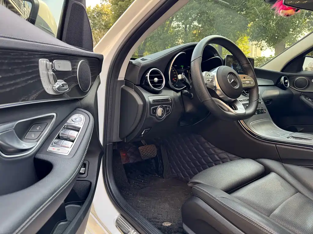 Mercedes-Benz C-Class 2021