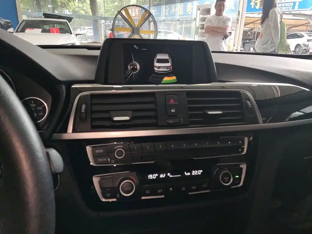 BMW 3 Series 2017 — фото 13