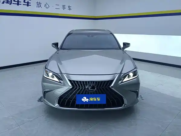 Lexus ES 2024