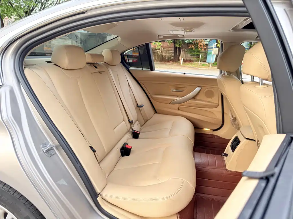 BMW 3 Series 2015 — фото 16