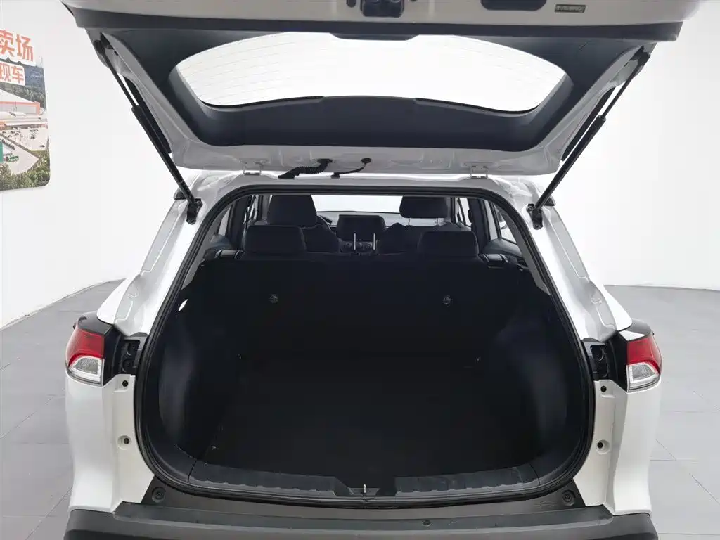 Toyota Corolla Cross 2023 — фото 16