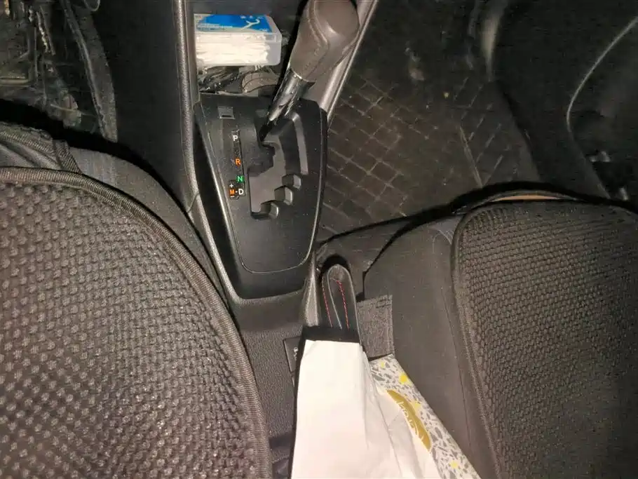 Toyota Yaris L 2020 — фото 16
