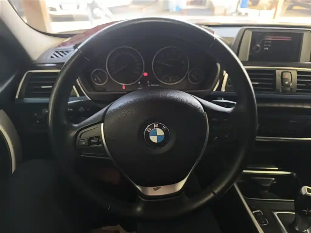 BMW 3 Series 2015 — фото 11