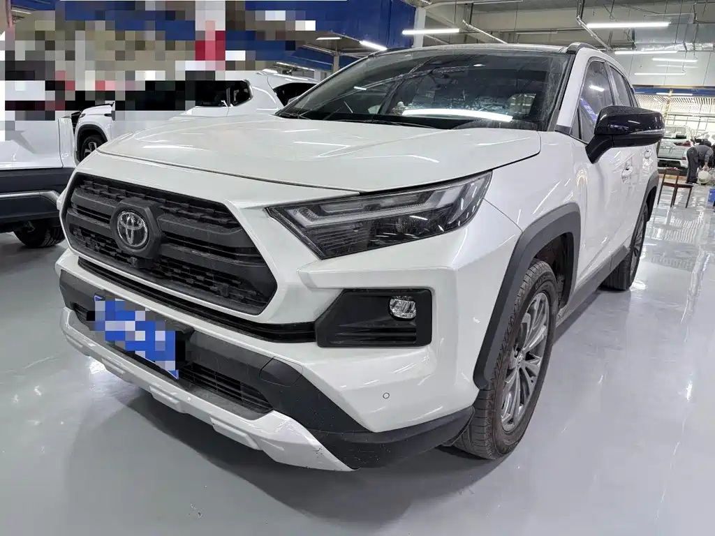 Toyota RAV4 2023 — фото 1