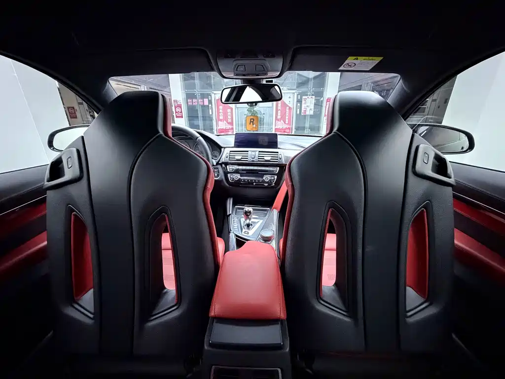 BMW M4 2018 — фото 14