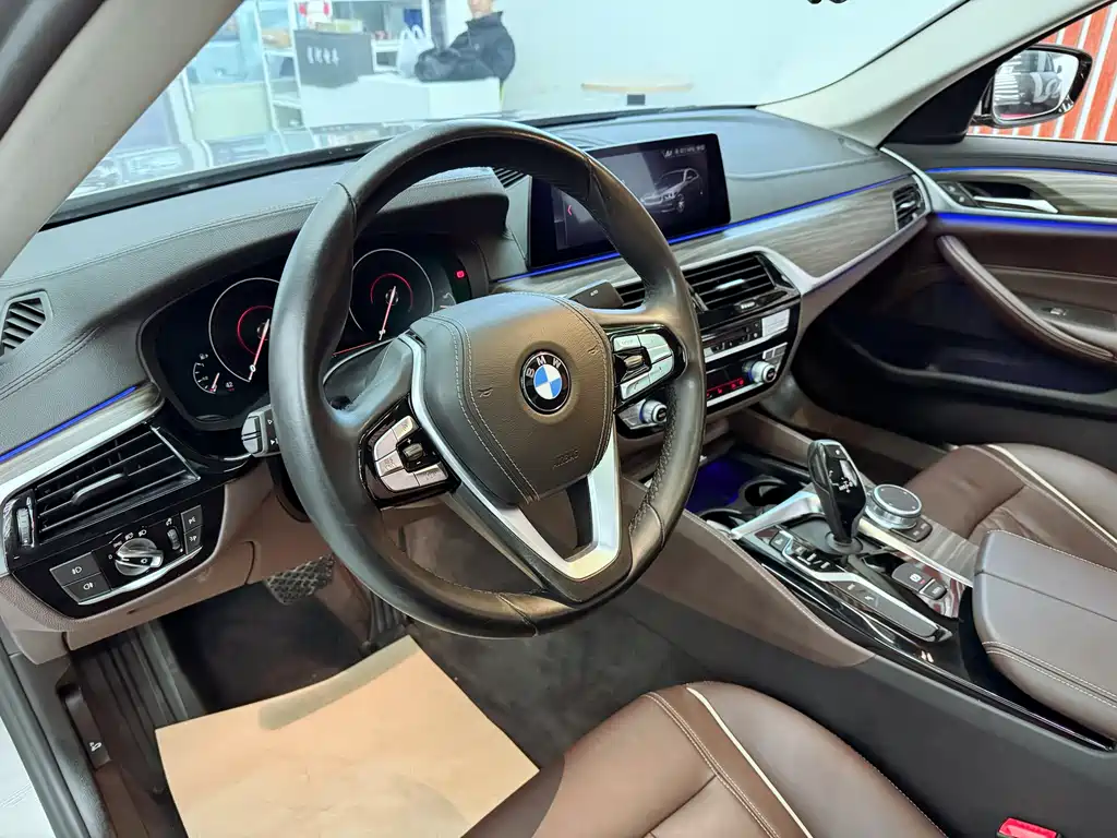 BMW 5 Series New Energy 2019 — фото 15