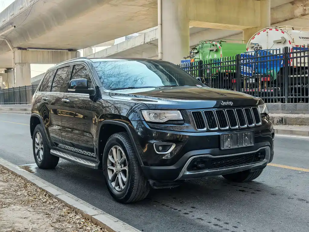 Jeep Grand Cherokee 2014 — фото 3
