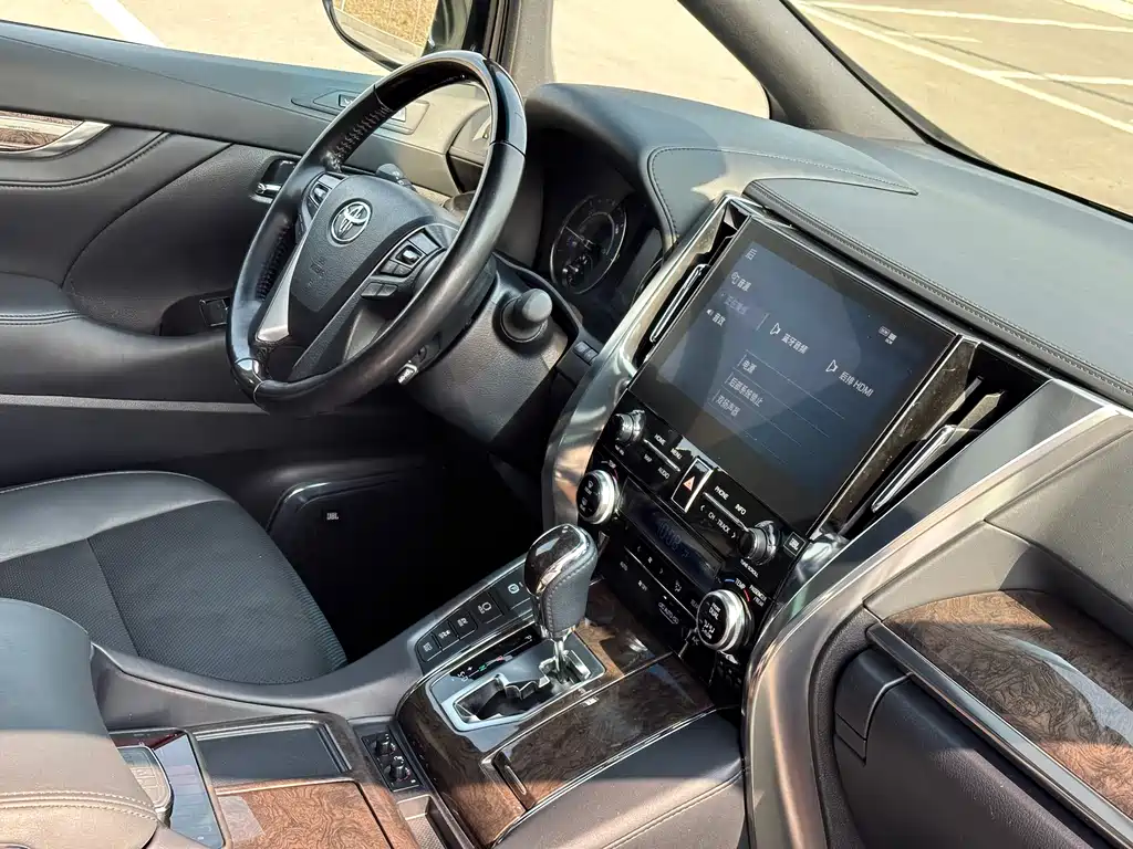 Toyota Vellfire 2022 — фото 22
