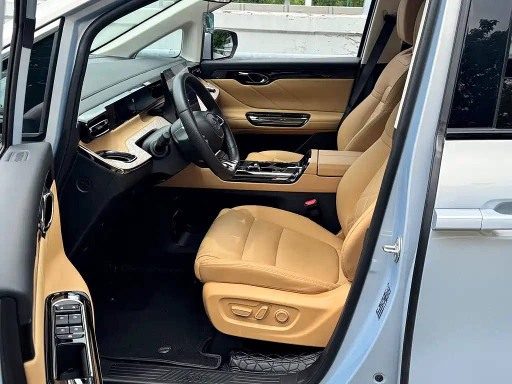 GAC Motor E8 PHEV 2024