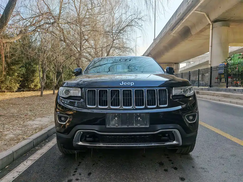 Jeep Grand Cherokee 2014 — фото 2