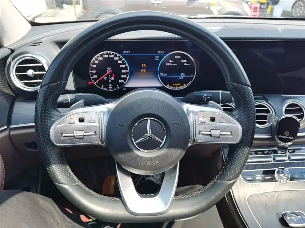 Mercedes-Benz E-Class 2019 — фото 11