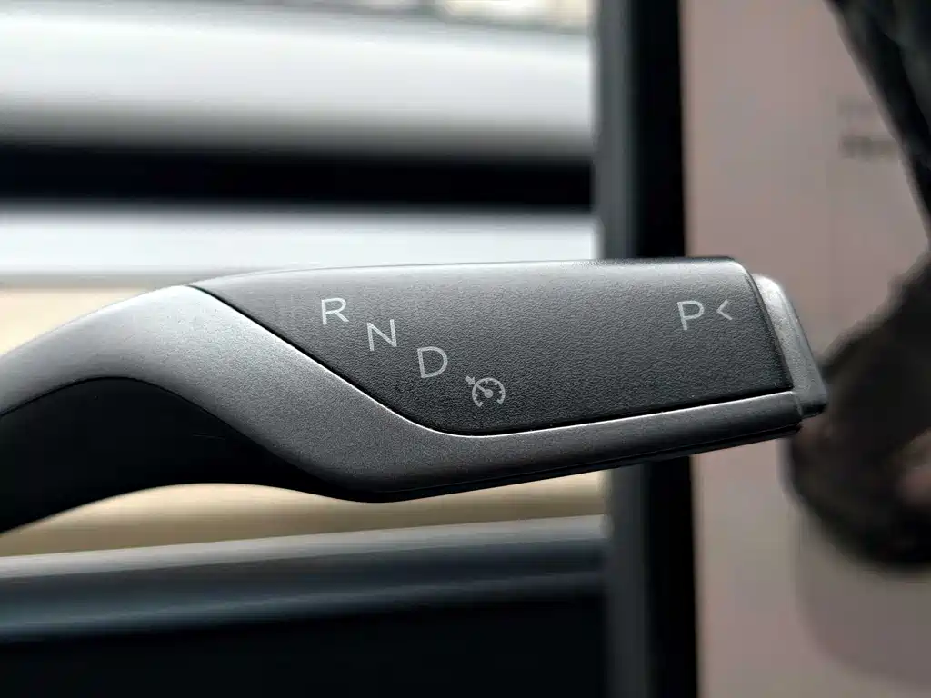 Tesla Model Y 2023 — фото 14