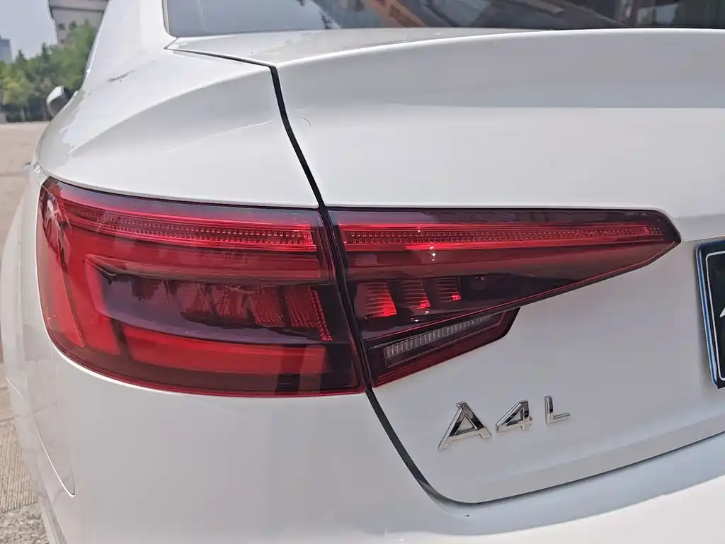 Audi A4L 2017 — фото 11