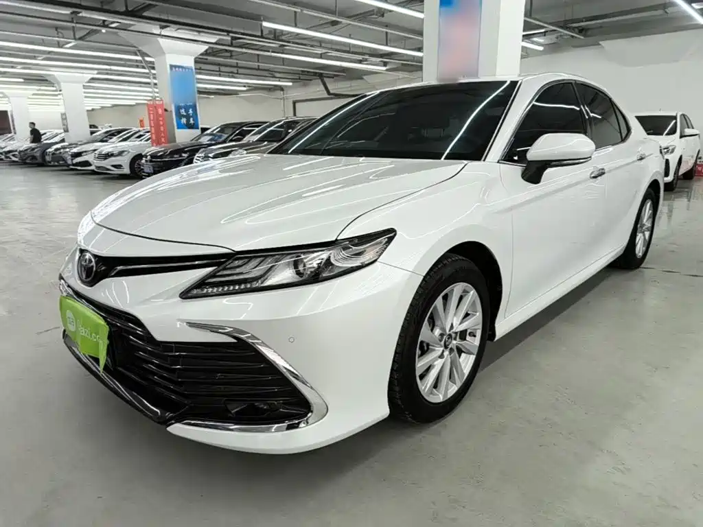 Toyota Camry 2022 — фото 2