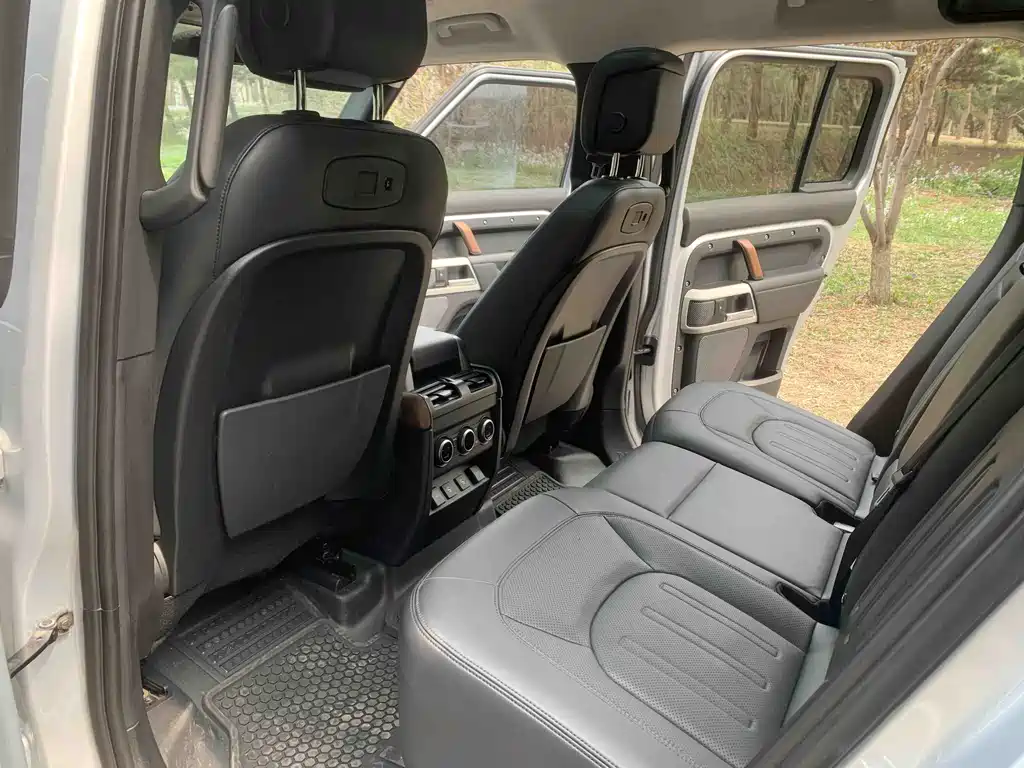 Land Rover Defender 2022 — фото 9