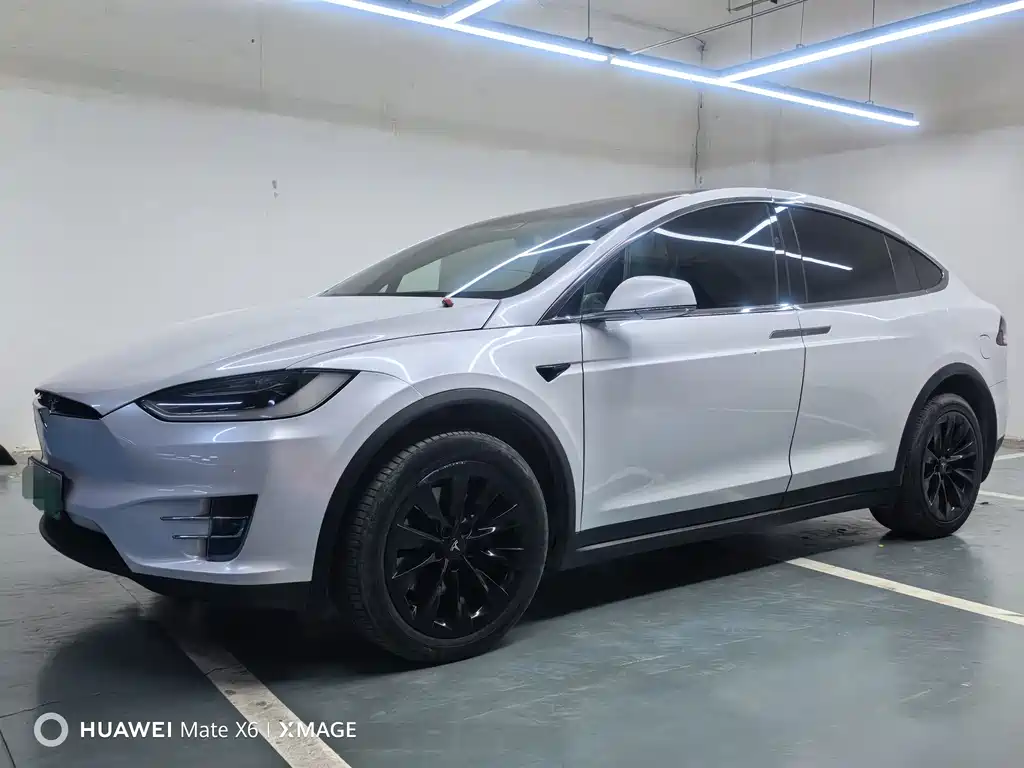 Tesla Model X 2018 — фото 3