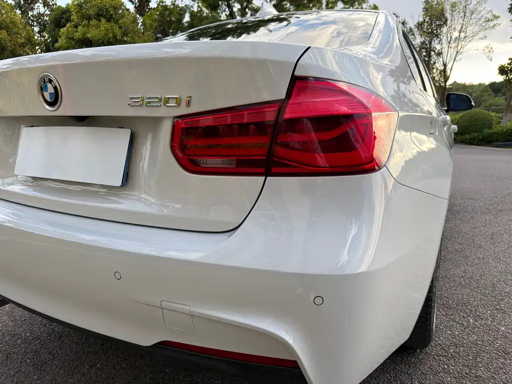 BMW 3 Series 2018 — фото 24