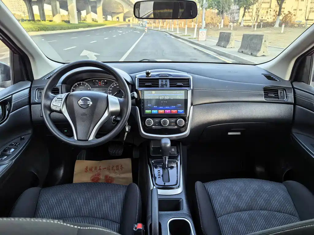 Nissan Tiida 2017 — фото 11