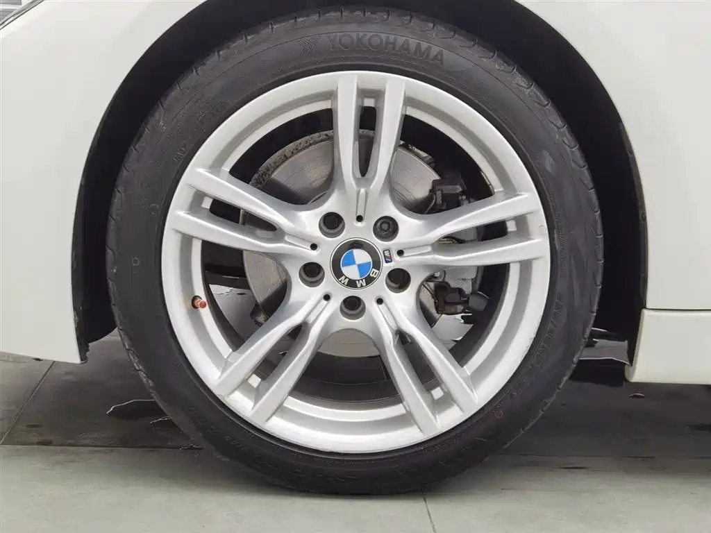 BMW 3 Series 2018 — фото 17