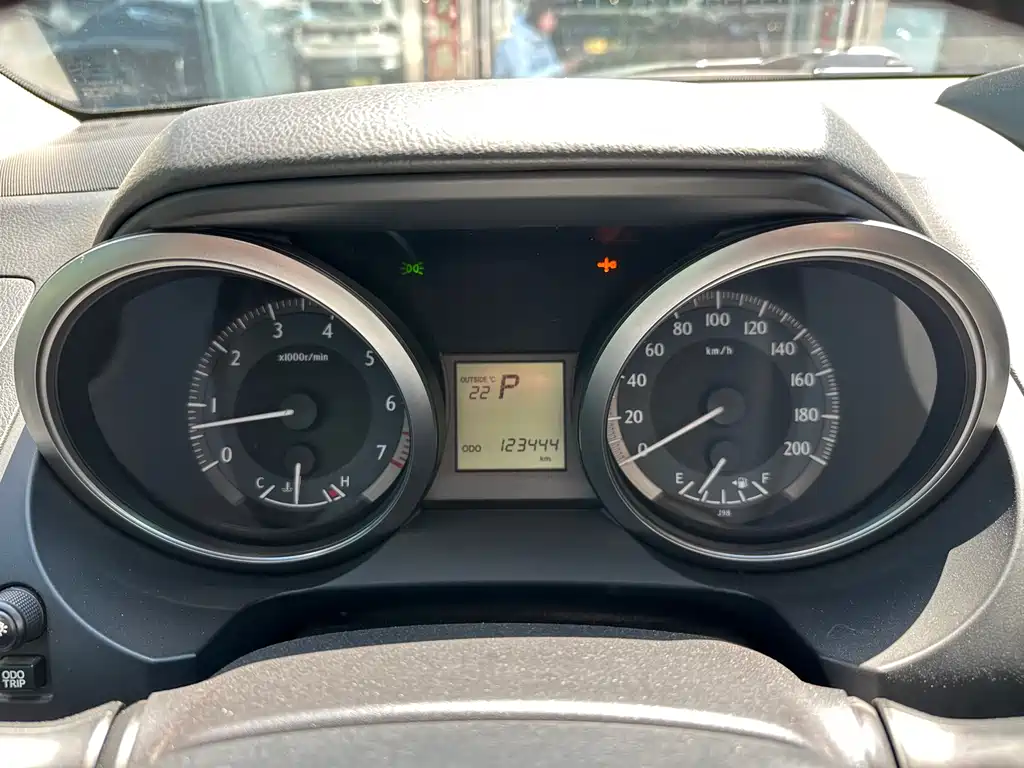 Toyota Prado 2017 — фото 13