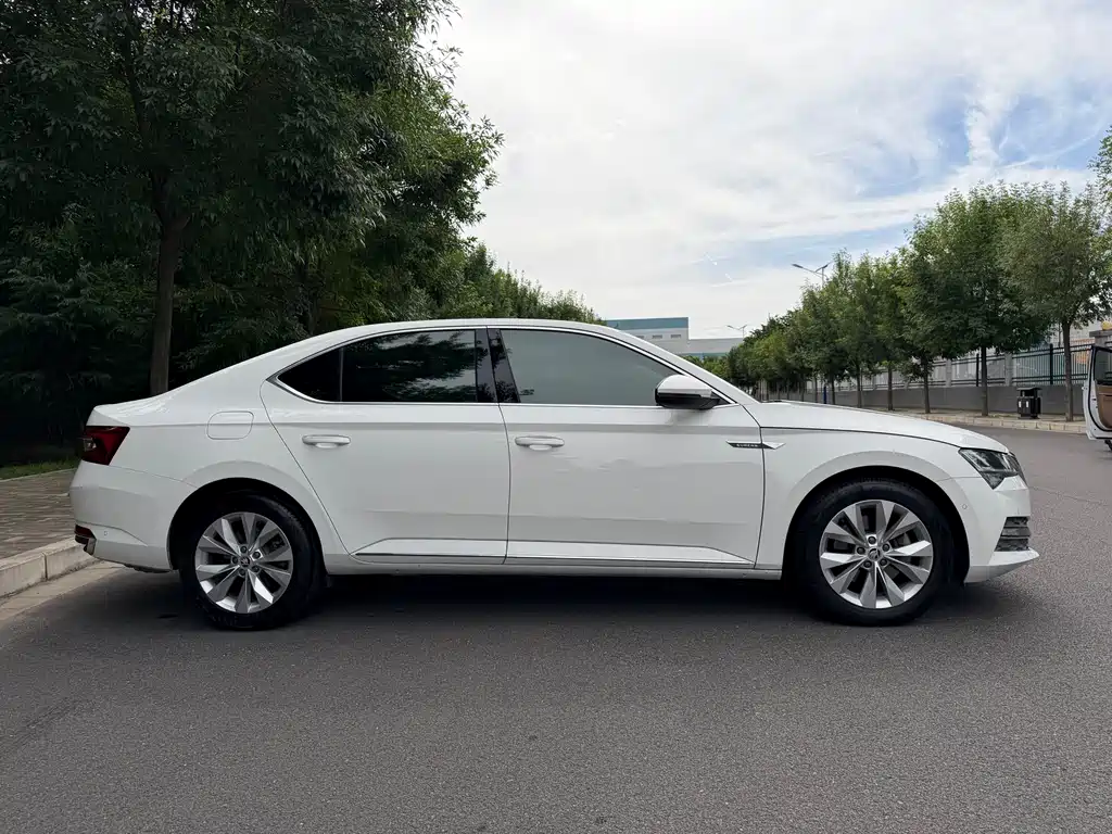 Skoda Superb 2020 — фото 4