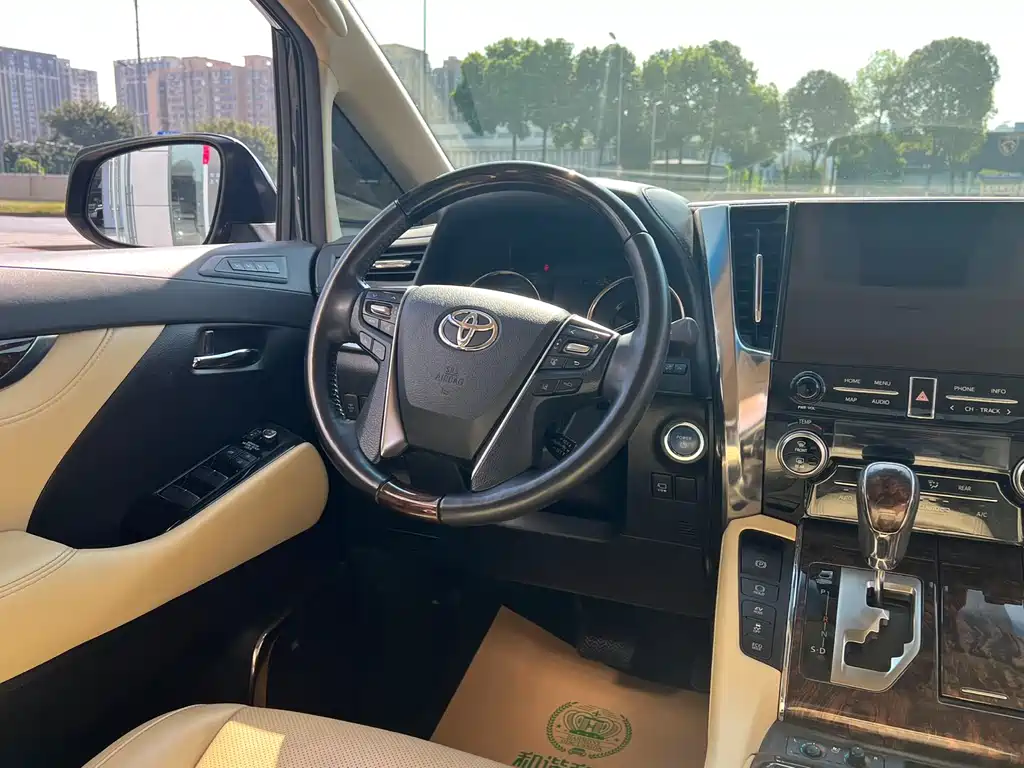 Toyota Alphard 2022 — фото 6