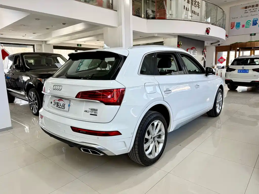 Audi Q5L 2021 — фото 10