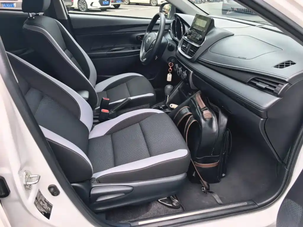 Toyota Yaris L 2022 — фото 25