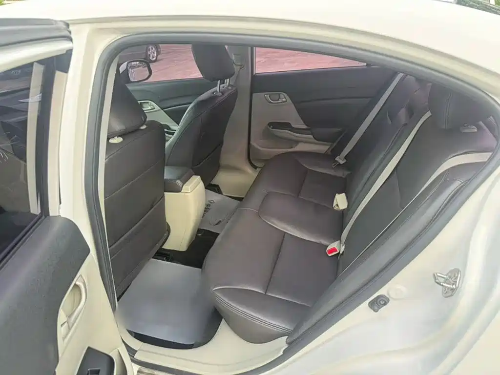Honda Civic 2016 — фото 10