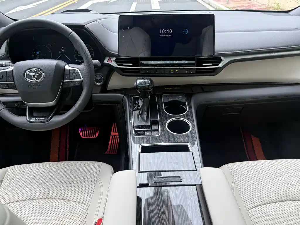 Toyota Granvia 2024 — фото 11