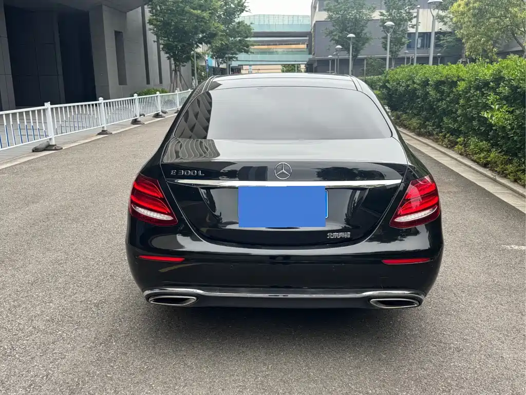 Mercedes-Benz E-Class 2019 — фото 18