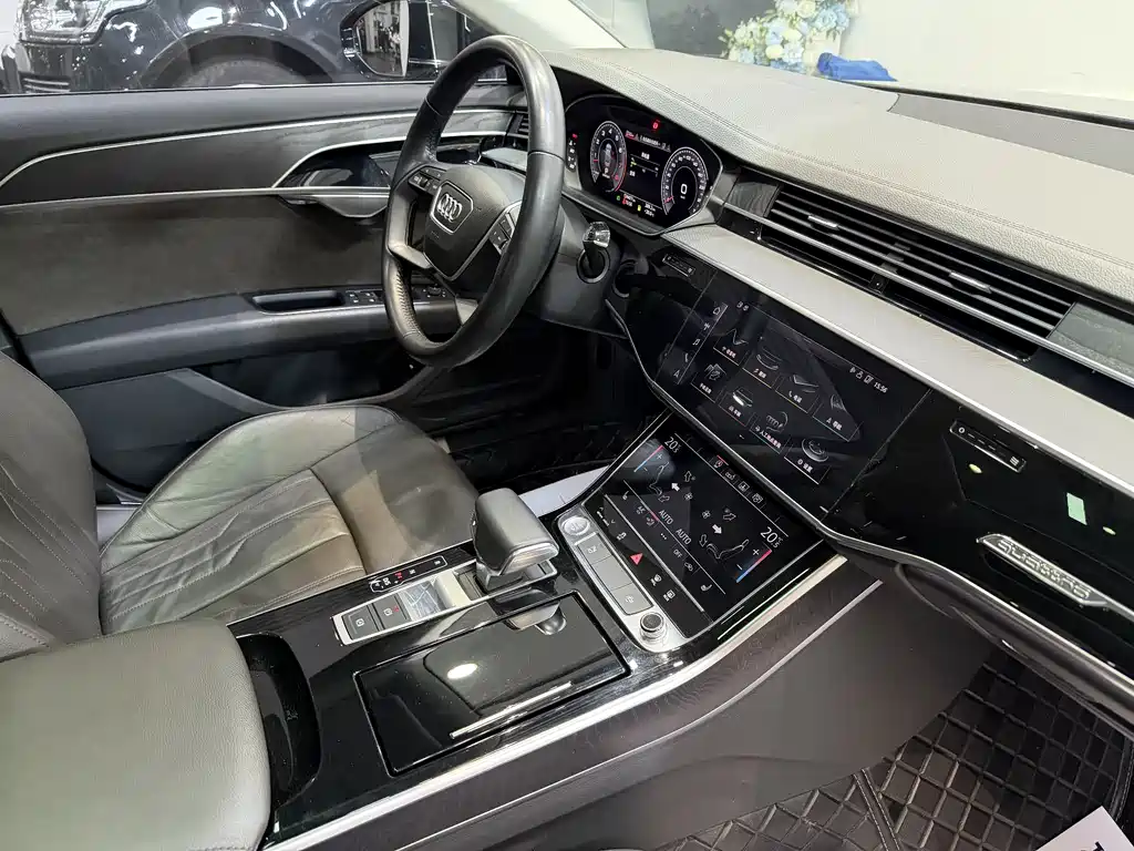Audi A8 2019 — фото 20