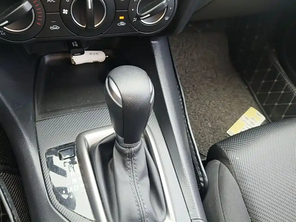 Mazda 3 Axela 2018 — фото 14