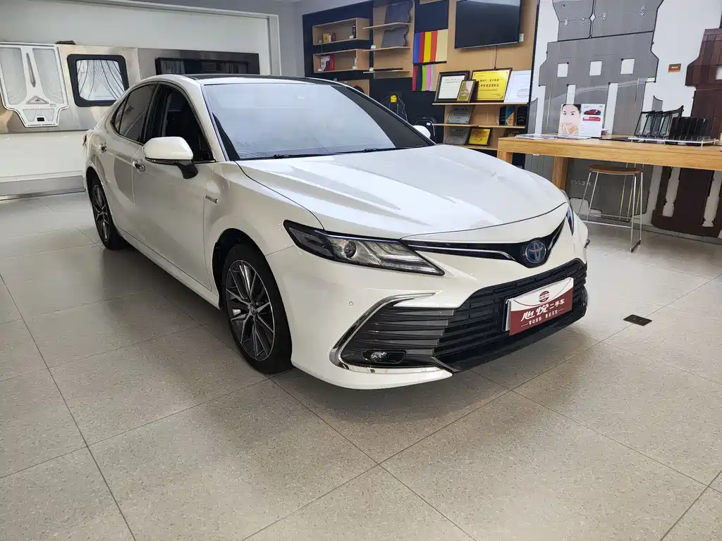 Toyota Camry 2021 — фото 3
