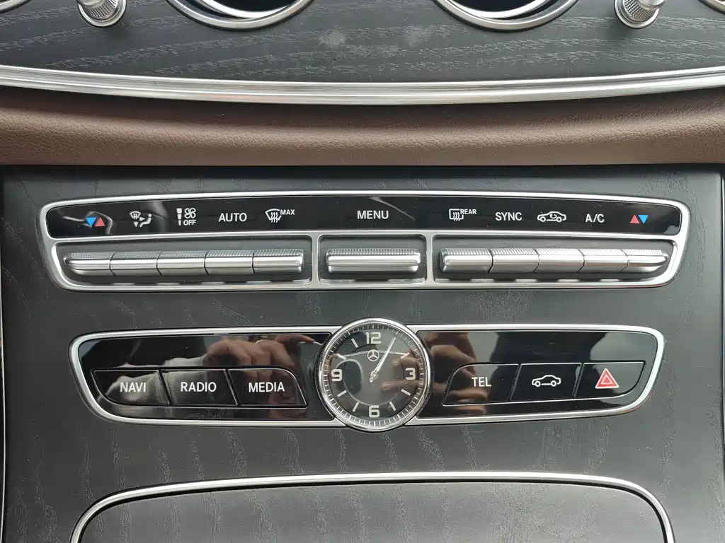 Mercedes-Benz E-Class 2019 — фото 24