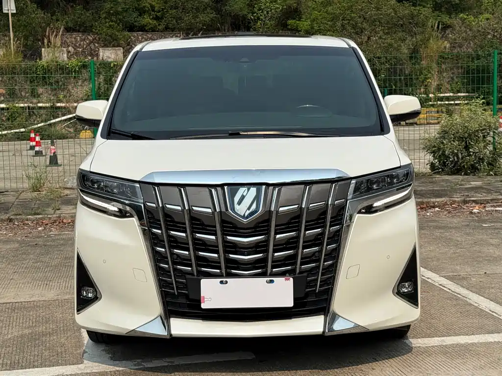 Toyota Alphard 2023 — фото 1