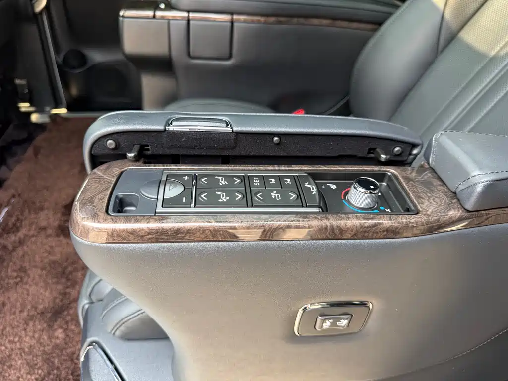 Toyota Alphard 2023 — фото 5
