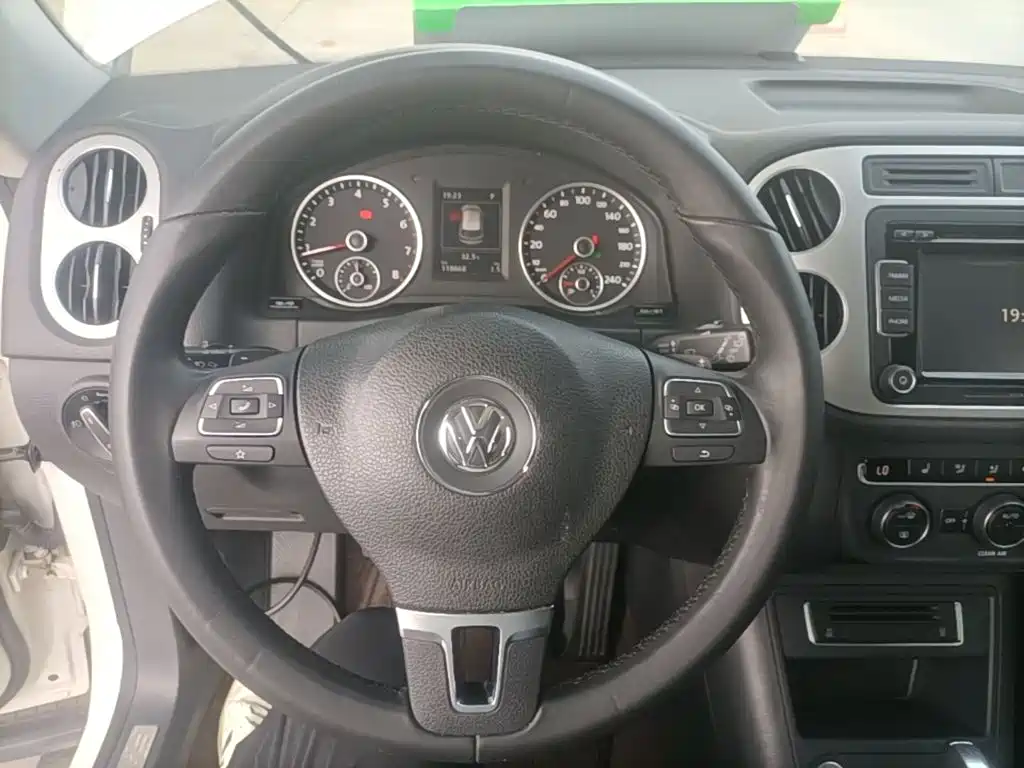 Volkswagen Tiguan 2016 — фото 11