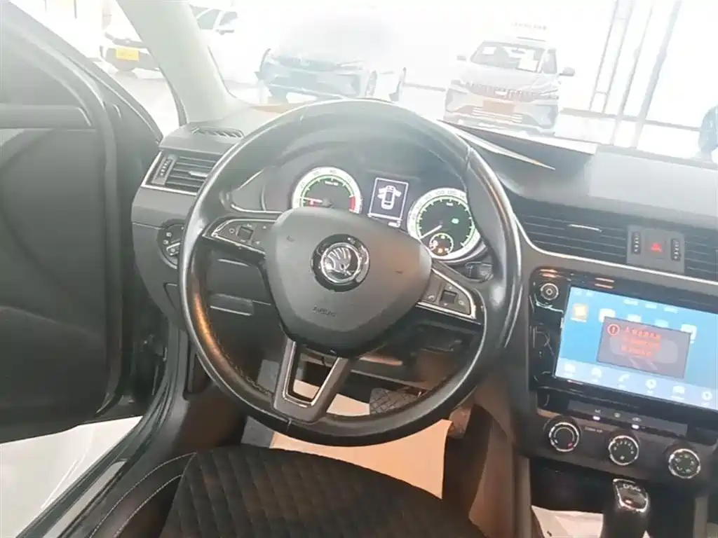 Skoda Octavia 2018 — фото 11