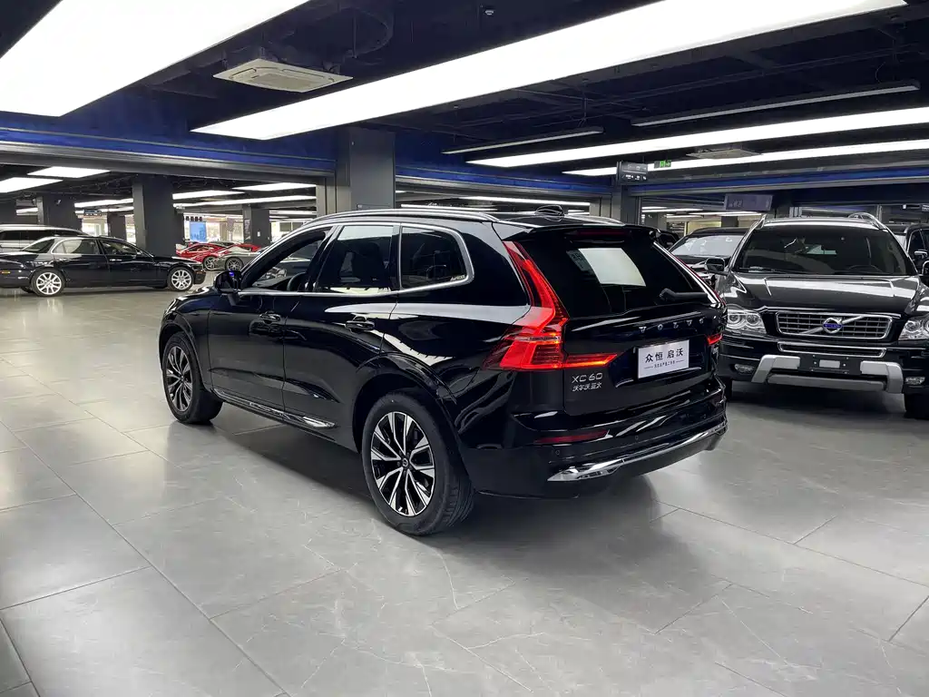 Volvo XC60 2022 — фото 15