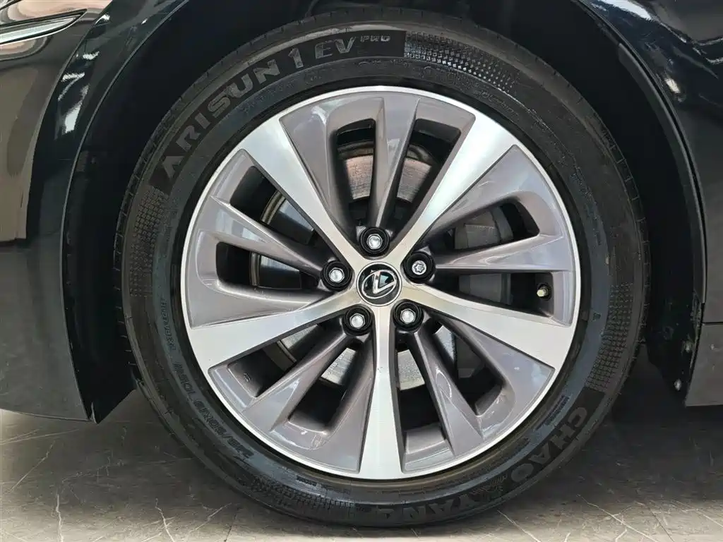Lexus LS 2020