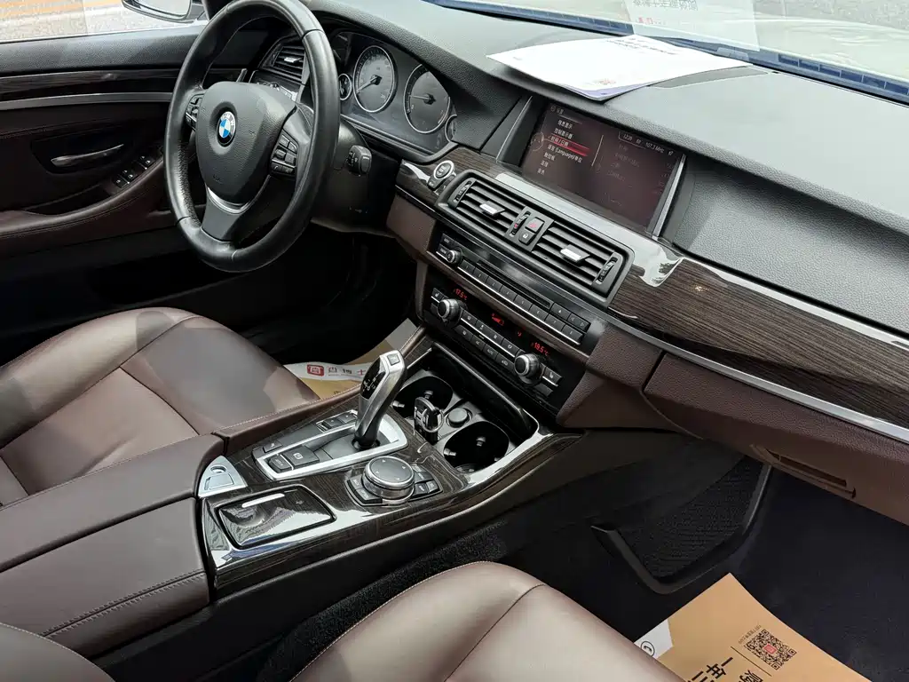 BMW 5 Series 2015 — фото 17